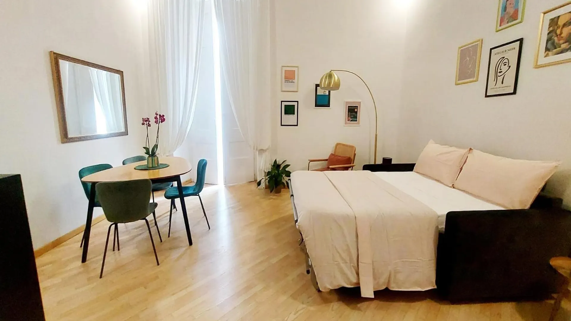 Appartement Maison In Centro Napels